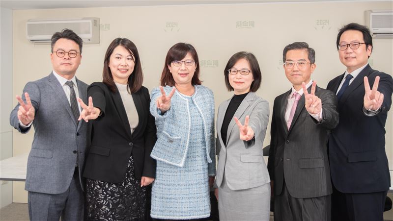 藍白質疑公益信託　賴律師後援會：不專業