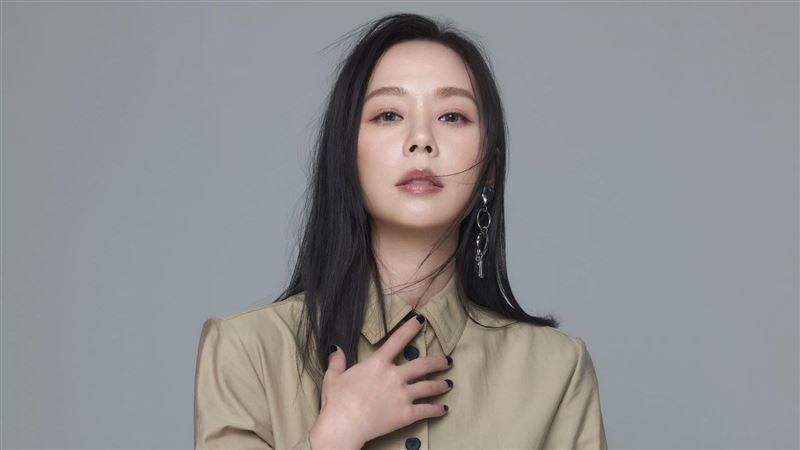 睽違6年突破自我　歌后孫淑媚送聖誕禮物