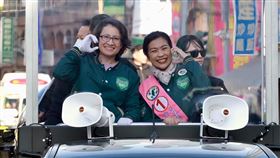 蕭美琴今（26）日上午前往彰化，陪同立委陳秀寶、黃秀芳車隊掃街。（圖／賴競總提供）