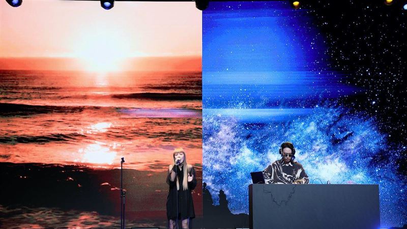 FEniX峻廷同框正妹女星！情話狂撩「看100次都不會膩」