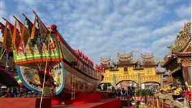 ▲大甲鎮瀾宮請東隆宮打造的建醮王船。（圖／寶島神很大）