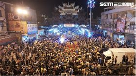 ▲溫府王爺轎班接駕，信眾熱情迎接大甲媽。（圖／寶島神很大）