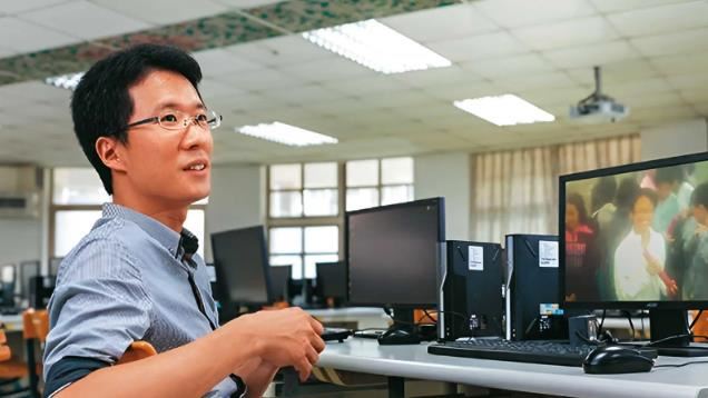 紅牌師兼賣海鮮　遭控霸凌同事校長竟無視
