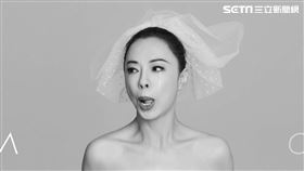 歌手小霞唱功了得，但曾被網友稱為最醜女歌手。（圖／索尼音樂提供）