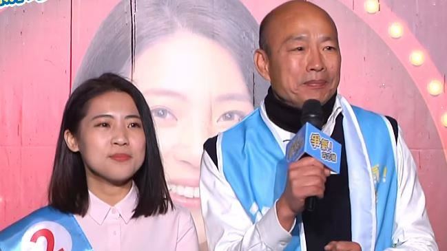 韓國瑜冒雨相挺：徐巧芯選擇當超級大喇叭