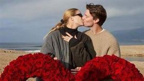 派翠克史瓦辛格和女友艾比查恩求婚成功。（圖／翻攝IG）