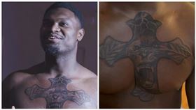 ▲「怪物狀元」威廉森（Zion Williamson）秀胸口新刺青。（圖／翻攝自2Cool2Blog推特）