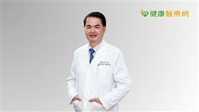 蔣永孝院長提醒，骨鬆是健康議題，除了要在年輕時保存骨本、年長時也要多訓練肌肉力量，讓身體能夠平穩支撐而不容易跌倒。