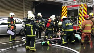 分隊長衝火場殉職！同仁圍一圈搶救畫面曝