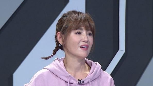 鄭仲茵全身抹狗食　慘被「大狼狗」攻擊