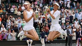 謝淑薇這次找回2021年締造溫網女雙連霸的比利時老搭檔梅丹斯（Elise Mertens）合拍，挑戰澳網女雙生涯首冠。（資料圖／翻攝自謝淑薇臉書）