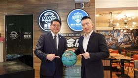 ▲PLG臺北富邦勇士和麥味登聯名門市，店內設有拍照主題牆和紀念商品展示區。（圖／麥味登提供）