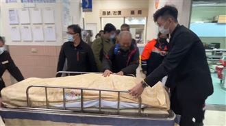 29歲分隊長殉職！父哭倒撫兒屍：你起來啊