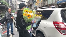 新北市,國中生,彈簧刀,獻花,記者莊淇鈞攝影