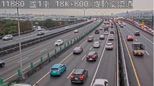 還沒放假國1就塞到紫爆！元旦地雷路段曝
