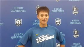 ▲換了新髮型的王念好明年將面對第1個職棒球季的春訓。（圖／記者俞聖律攝影）