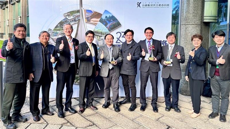 桃園機場跑道燈光維護分秒必爭