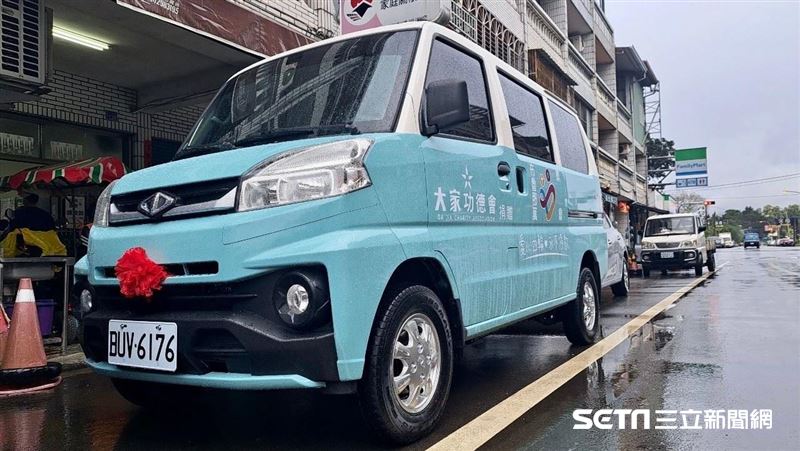 不捨遇災變「孤島」　他們暖送愛心四輪車