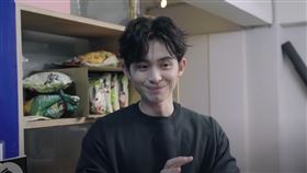 博恩,
https://www.youtube.com/watch?v=JCz-R4ZEzVU