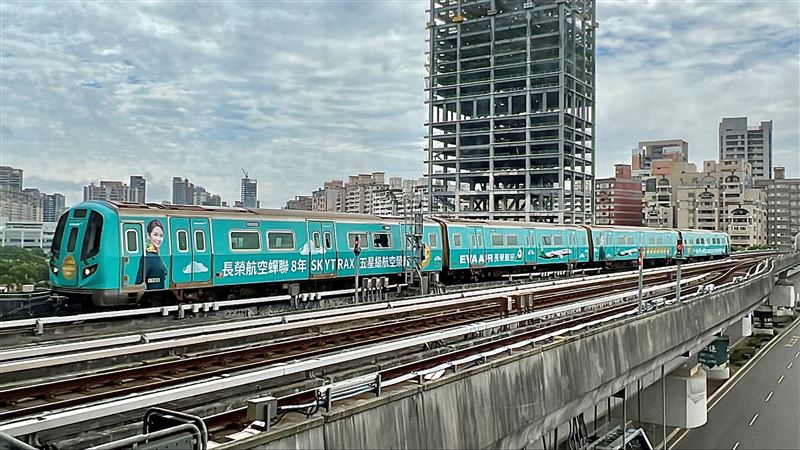長榮推出限定彩繪列車　迎接嶄新的2024年