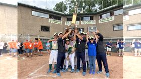 台灣世界少棒聯盟積極增取50-70組賽事，圖為2022年疫情後首次奪下次青少棒冠軍的台中中山國中。（圖／少棒聯盟提供）