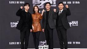 ▲李善均《法錢》（又譯《權貴復仇》）劇組。（圖／翻攝自SBS X）