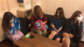 萬華警強力掃黃  連破色情養生館有鑑轄內養生館林立，且多為掛羊頭賣狗肉涉營色情，台北市警察局萬華分局成立專案小組強力取締，2日晚間調集大批警力圍搜西園路一處色情養生館，共逮7人，另計本週內共查獲養生館妨害風化案4件。（翻攝照片）中央社記者黃麗芸傳真  109年12月3日