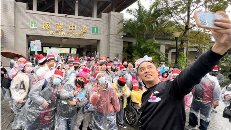 方舟憨寶貝遊動物園　台灣阿龍聖誕助圓夢