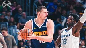 金塊約基奇繳出100%命中率的完美大三元，帶領球隊擊敗灰熊收下6連勝。（圖／翻攝自金塊隊X）