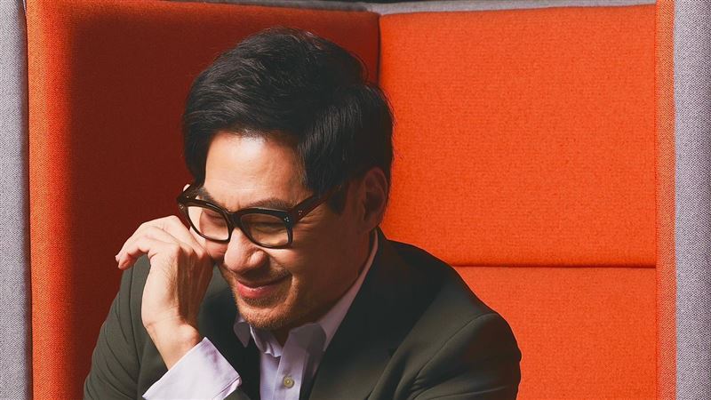 男星猜燈謎拿回大獎！鄰居「一句話」酸爆了　做這事整年前途光明