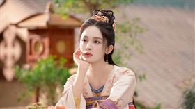 「新疆維納斯」古力娜扎放閃 《風起西州》吻戲不斷。（圖／MyVideo提供）