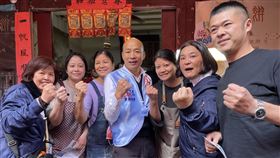 韓國瑜稱讚陳玉珍是「金門花木蘭」國民黨不分區立委參選人、前高雄市長韓國瑜（右4）29日上午到金門縣金城鎮傳統市場為黨籍立委參選人陳玉珍（右2）掃街拜票，韓國瑜稱讚陳玉珍是「金門花木蘭」，學經歷最豐富、最有戰鬥力。（國民黨金門縣黨部提供）中央社記者洪學廣傳真  112年12月29日