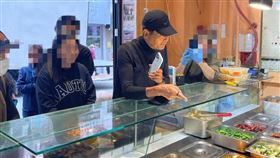 周潤發https://www.facebook.com/photo/?fbid=10229668457748374&set=pcb.3648244242090402&locale=zh_TW