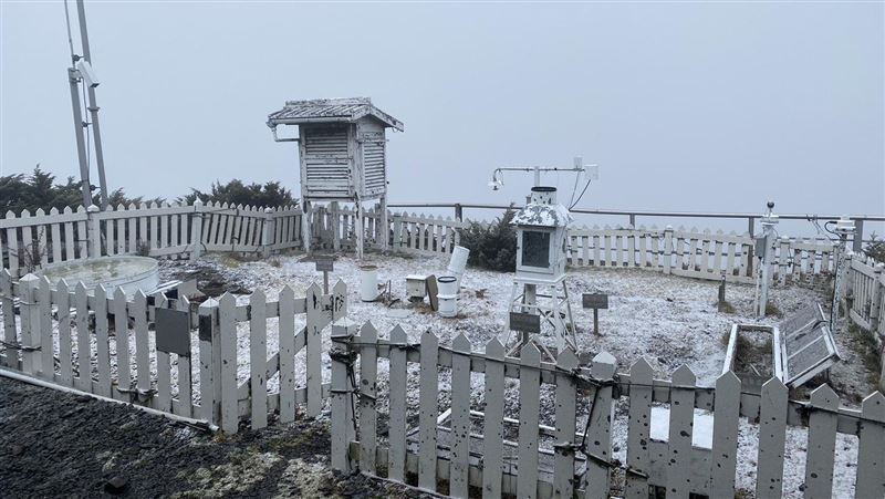 玉山北峰下雪了！「絕美畫面」曝光