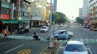台中2學童過馬路左轉轎車直撞　網斥垃圾