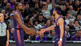 ▲杜蘭特（Kevin Durant）聯手布克（Devin Booker）攻下56分，送給黃蜂10連敗。（圖／翻攝自太陽推特）