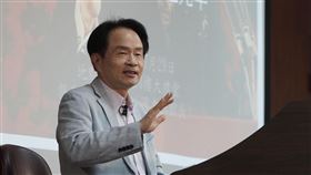 陳儀深談李登輝與台灣民主化國史館長陳儀深29日下午在國史館大禮堂，以「李登輝與台灣民主化」為題進行演講。中央社記者徐肇昌攝　110年7月29日