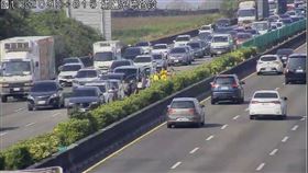 國1南向209.8公里處發生5輛小客車追撞事故。（圖／高公局提供）