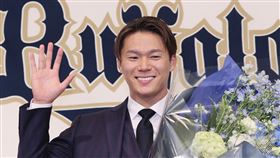 ▲山本由伸風光返日，歐力士隊在大阪為他舉辦惜別記者會。（圖／美聯社／達志影像）