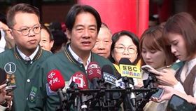 民進黨總統候選人賴清德今（31）日上午赴桃園平鎮鎮安宮參香前受訪