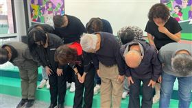 花蓮縣立委候選人張美慧競選團隊一名19歲的藍姓男工讀生，28日無照駕駛競選用小貨車與其騎乘電動自行車的64歲林姓婦人發生車禍，林女經送醫急救3天後，30日晚間傷重不治。張美慧今發布聲明將負起全責，即日起暫停公開競選活動。