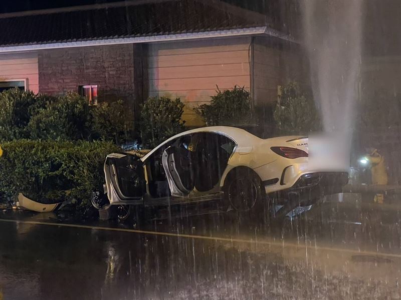 車禍,恆春,自撞,行車糾紛,消防栓,護欄,不治身亡,互嗆,互毆