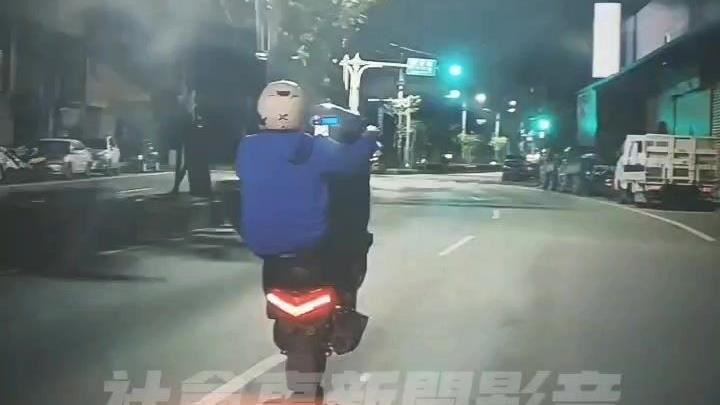 白目猴翹孤輪耍帥　警喜送5萬罰單法辦他