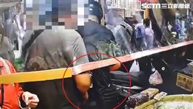 北市劉男前往東門市場竊取皮夾遭逮。（圖／翻攝畫面）