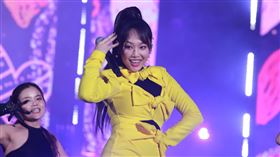 ▲安吉現身「2024高雄跨年晚會」演唱。（圖／民視提供）