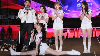 《炸裂吧！女孩》一字馬　阿Ken表情母湯