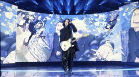 《第74屆NHK紅白歌唱大賽》木谷龍也演唱《咒術迴戰》主題曲。（圖／翻攝NHK）