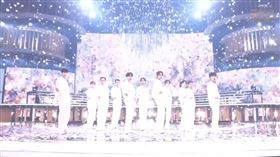 ▲《NHK紅白歌唱大賽》，男團SEVENTEEN。（圖／翻攝自X）