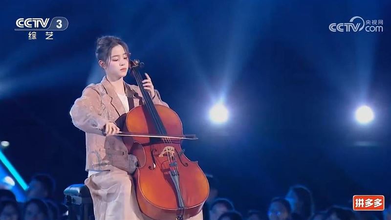 歐陽娜娜登央視　留言區卻被刷：她是誰