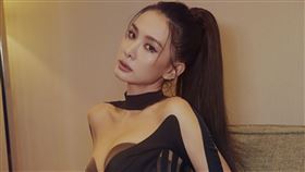 安心亞跨年穿超辣。（圖／百鴻揚娛樂 提供）